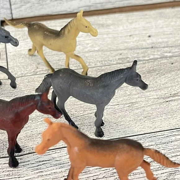 VTG Lot Of 8 Miniature Horse Figurines China Mixed Colors Poses Plastic Lot #5 - Picture 4 of 9